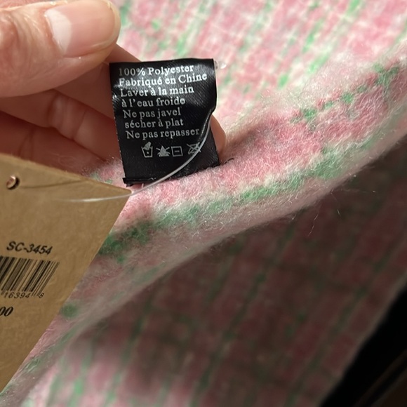 Just Cozy big, thick, long scarf - Picture 6 of 6